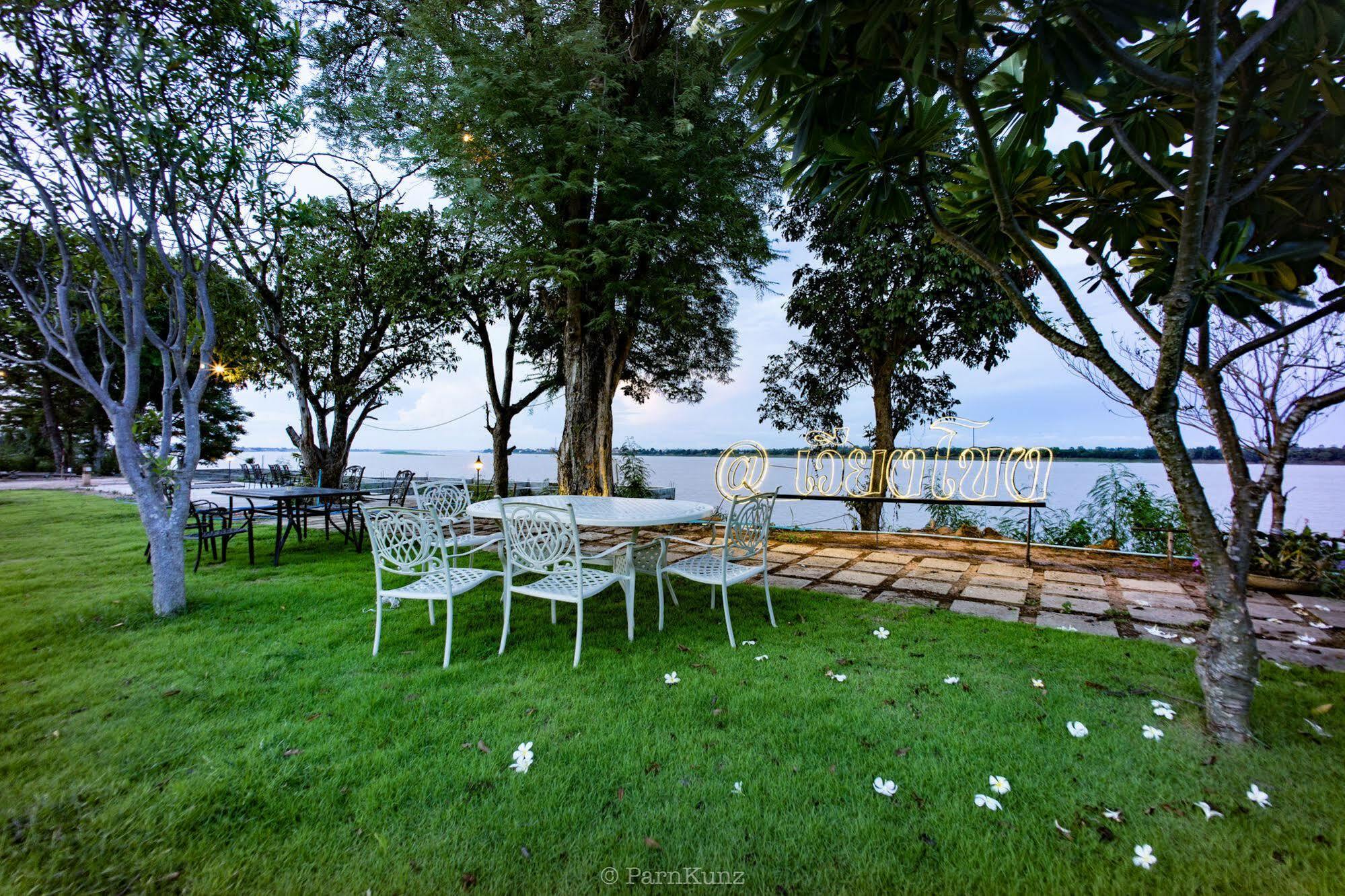 Vieng Khong Hotel Mukdahan Buitenkant foto
