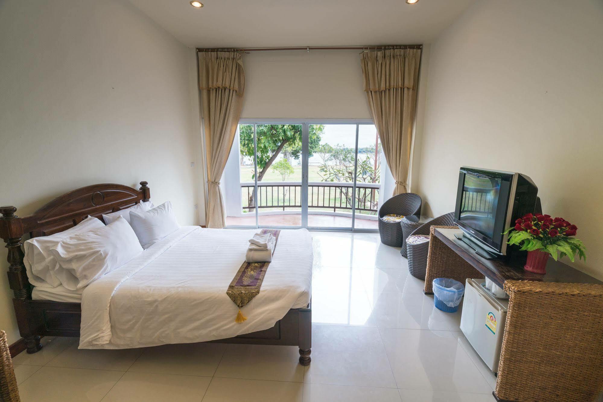 Vieng Khong Hotel Mukdahan Buitenkant foto