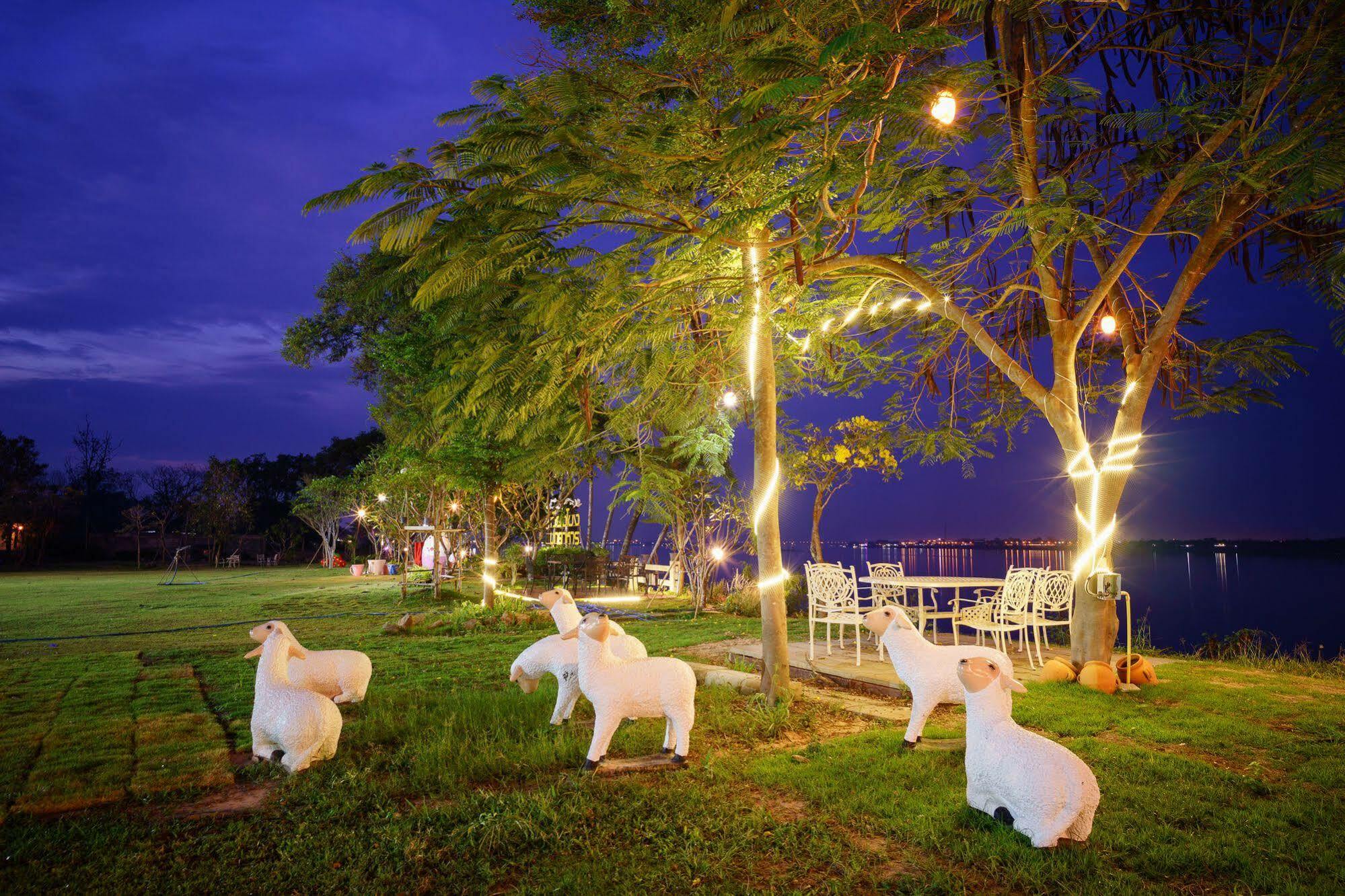 Vieng Khong Hotel Mukdahan Buitenkant foto