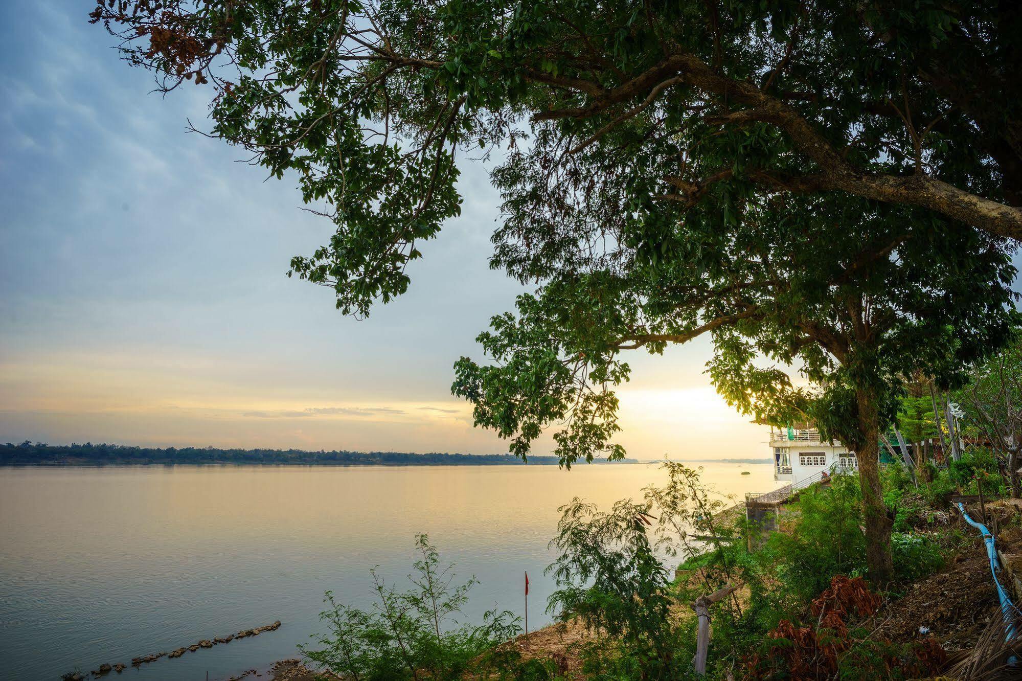 Vieng Khong Hotel Mukdahan Buitenkant foto