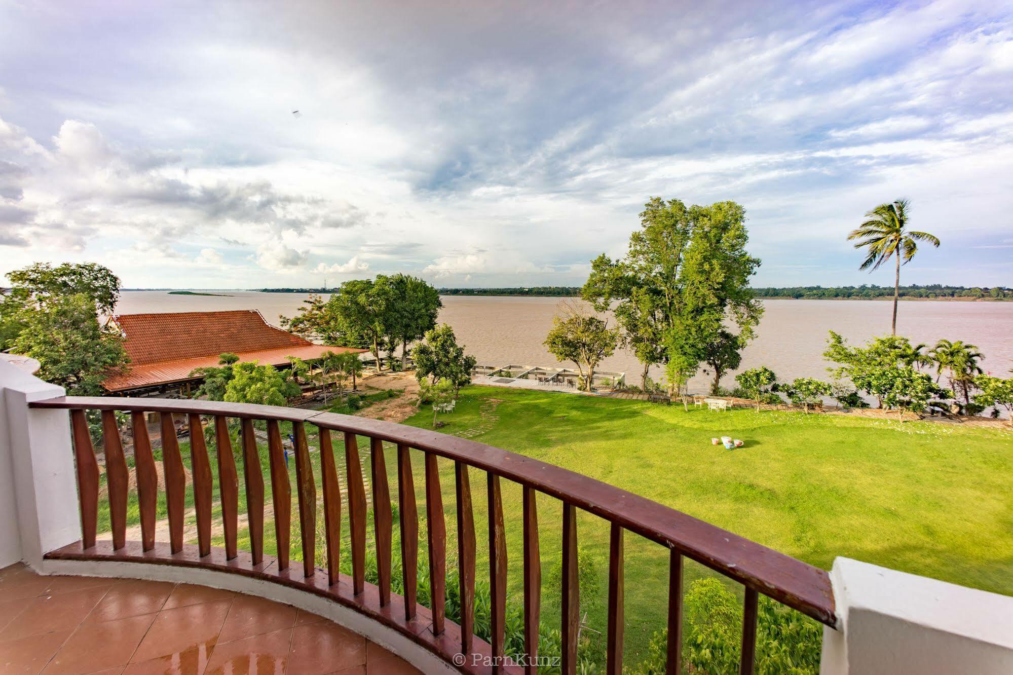 Vieng Khong Hotel Mukdahan Buitenkant foto